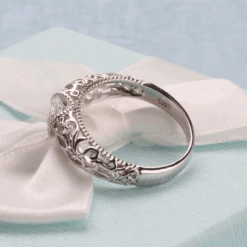 Alliance Femme Or Blanc : Pureté Et Raffinement 8 Alliance Femme Or Blanc : Pureté Et Raffinement -Samfuryus Soldes Boutique Alliance Femme Or Blanc Purete et Raffinement 2