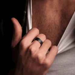 Alliance Mariage Homme: Éclat Noir, Élégance Éternelle 9 Alliance Mariage Homme: Éclat Noir, Élégance Éternelle -Samfuryus Soldes Boutique Alliance Mariage Homme Eclat Noir Elegance Eternelle