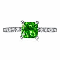 Bague Fiançailles Émeraude: Raffinement Simple