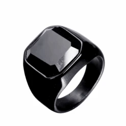 Bague Homme Luxe: Détails Métalliques Raffinés