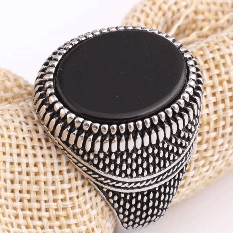 Bague Homme Onyx: Pierre De Caractère 2 Bague Homme Onyx: Pierre De Caractère – Image 2