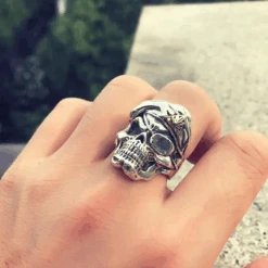 Bague Homme En Argent Avec Luxe Tête De Mort 9 Bague Homme En Argent Avec Luxe Tête De Mort -Samfuryus Soldes Boutique Bague Homme en Argent avec Luxe Tete de Mort 4
