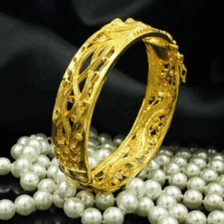 Bracelet Femme Or : L'Art Du Raffinement -Samfuryus Soldes Boutique Bracelet Femme Or L Art du Raffinement 5