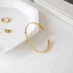 Bracelet Femme Or : Un Éclat Incomparable -Samfuryus Soldes Boutique Bracelet Femme Or Un Eclat Incomparable 1