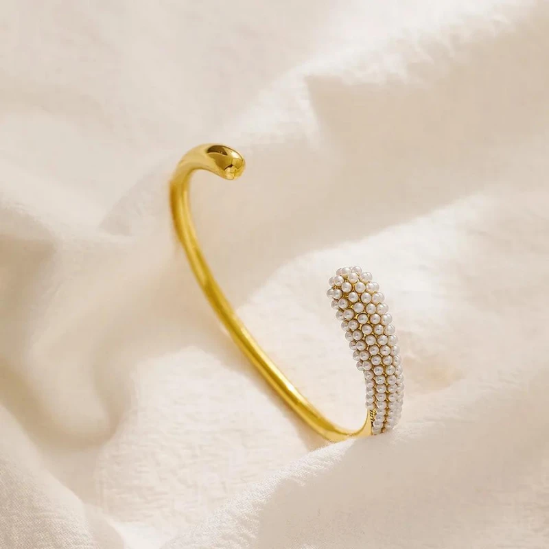 Bracelet Femme Or : Une Étreinte De Luxe 2 Bracelet Femme Or : Une Étreinte De Luxe – Image 2