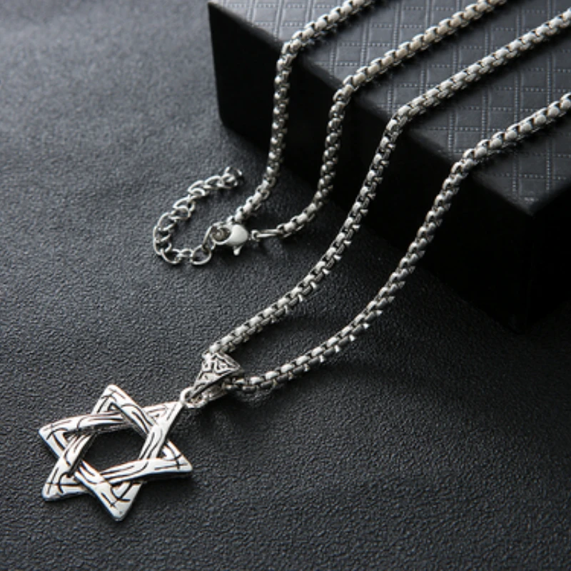 Chaîne Pendentif Homme: Éclat Subtil 2 Chaîne Pendentif Homme: Éclat Subtil – Image 2