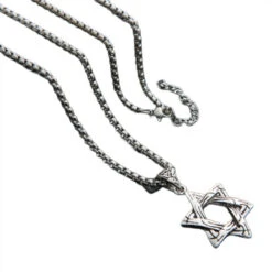 Chaîne Pendentif Homme: Éclat Subtil