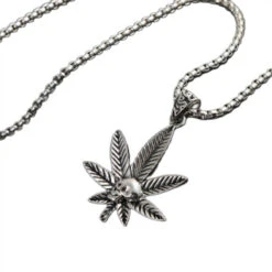 Chaîne De Cou Homme: Charisme En Métal