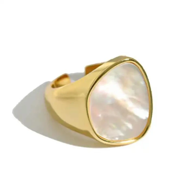 Chevalière Femme Argent: Chic Subtil 1 Chevalière Femme Argent: Chic Subtil