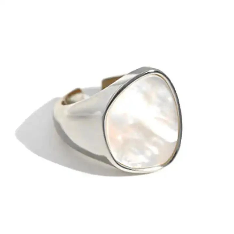 Chevalière Femme Argent : Style Chic 1 Chevalière Femme Argent : Style Chic