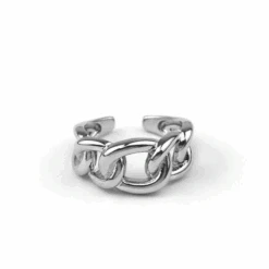 Chevalière Femme : Élégance Minimaliste