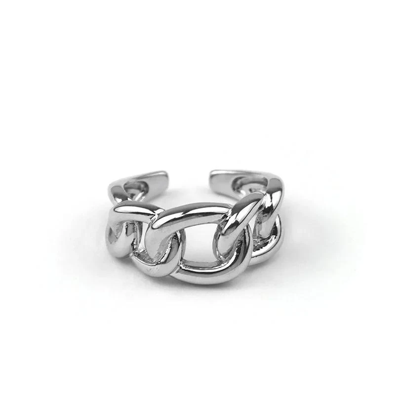 Chevalière Femme : Élégance Minimaliste 1 Chevalière Femme : Élégance Minimaliste