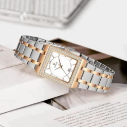 Montre Carrée Femme: Courbes Délicates 8 Montre Carrée Femme: Courbes Délicates -Samfuryus Soldes Boutique Montre Femme Carre Elegante 4