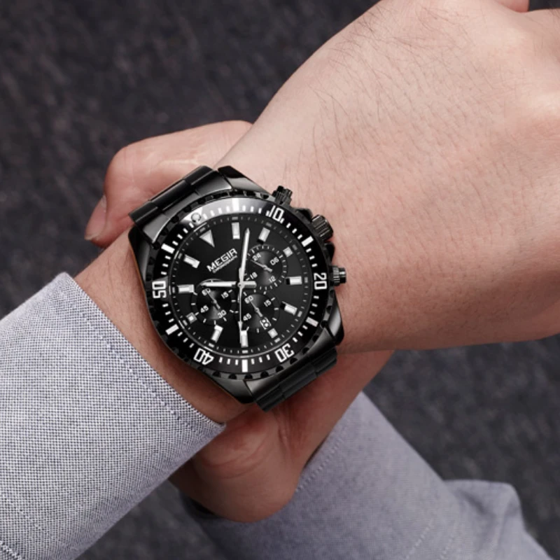 Montre Noire Homme : Modèles Éblouissants 4 Montre Noire Homme : Modèles Éblouissants – Image 4